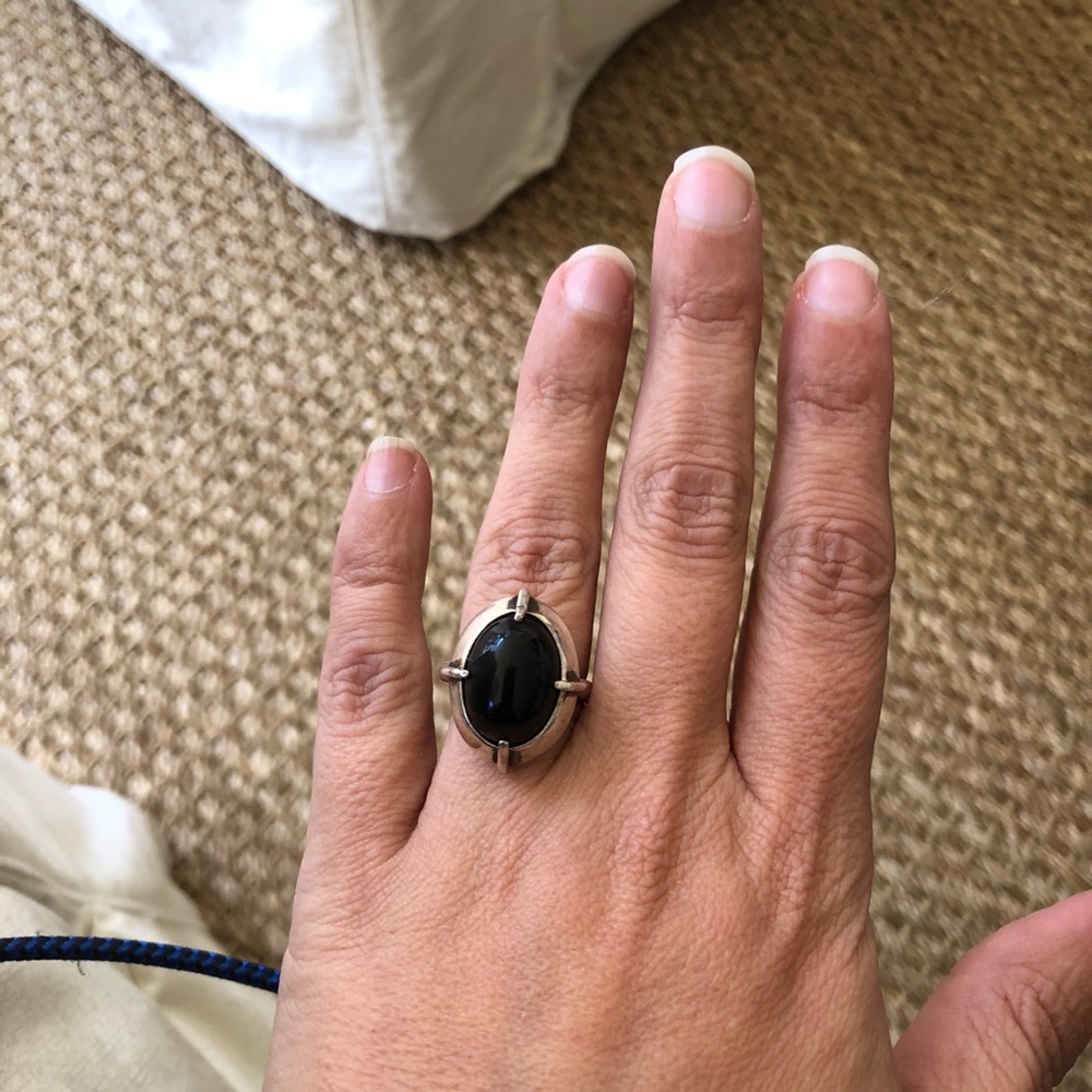 Vintage Sterling Metropolitan Museum Onyx Ring - Picture 2 of 3